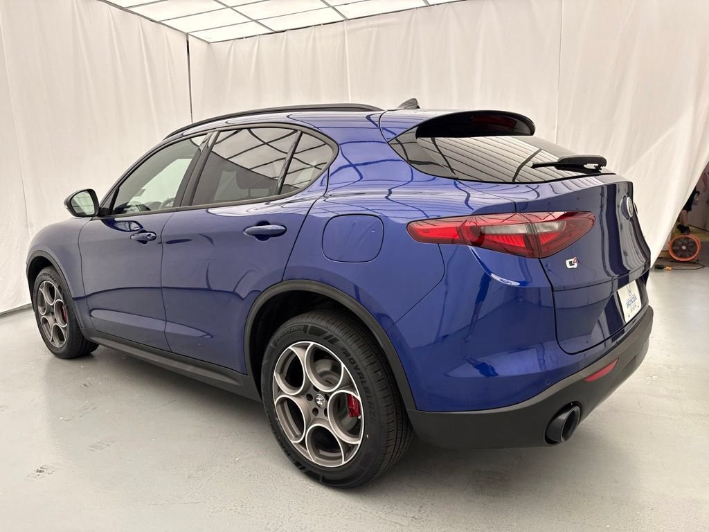 Used 2022 Alfa Romeo Stelvio Sprint AWD/4WD image 5