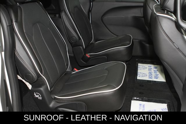 New 2027 Chrysler Pacifica Limited AWD/4WD image 25
