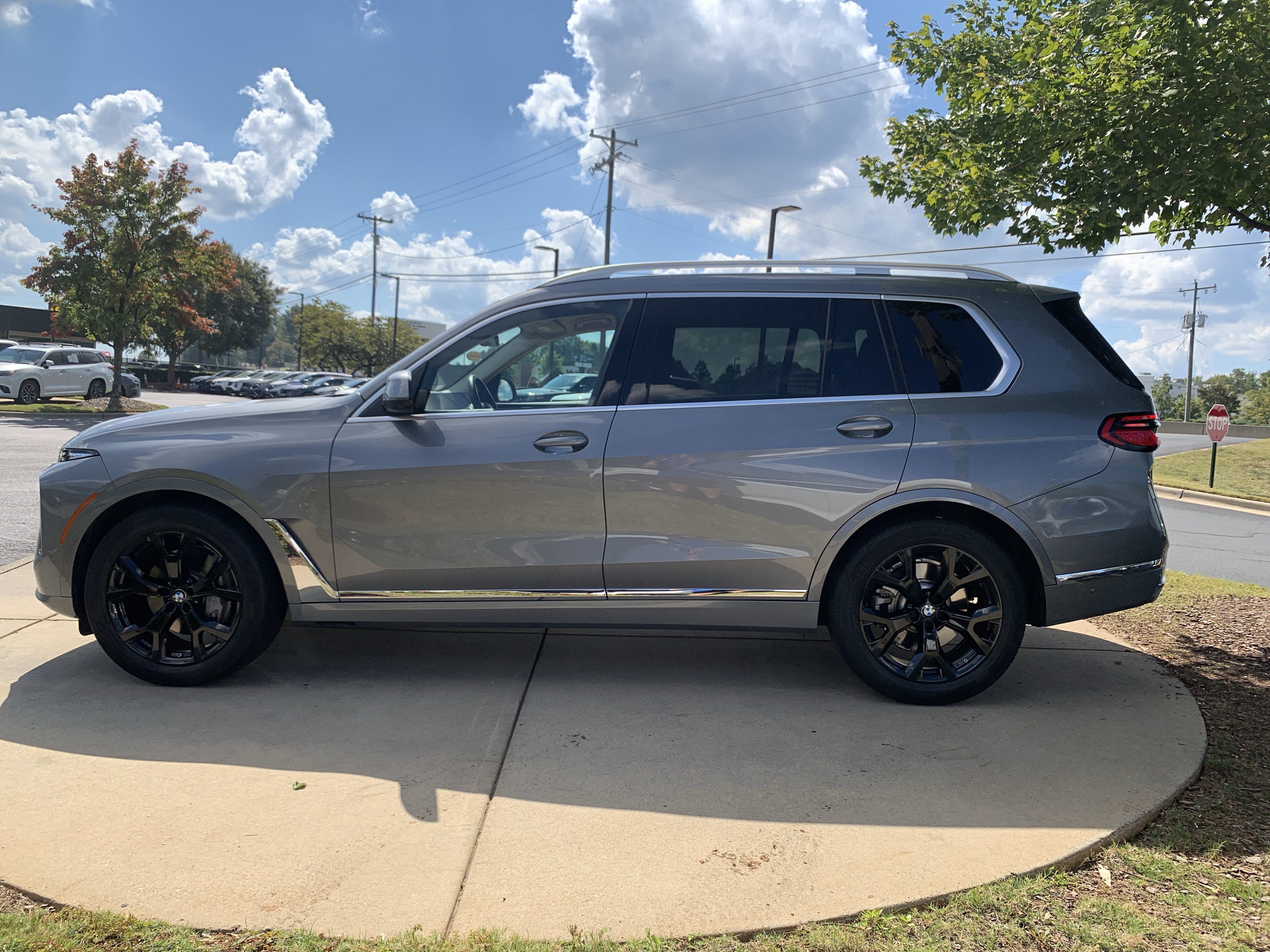 Used 2023 BMW X7 xDrive40i w/ Premium Package AWD/4WD image 7