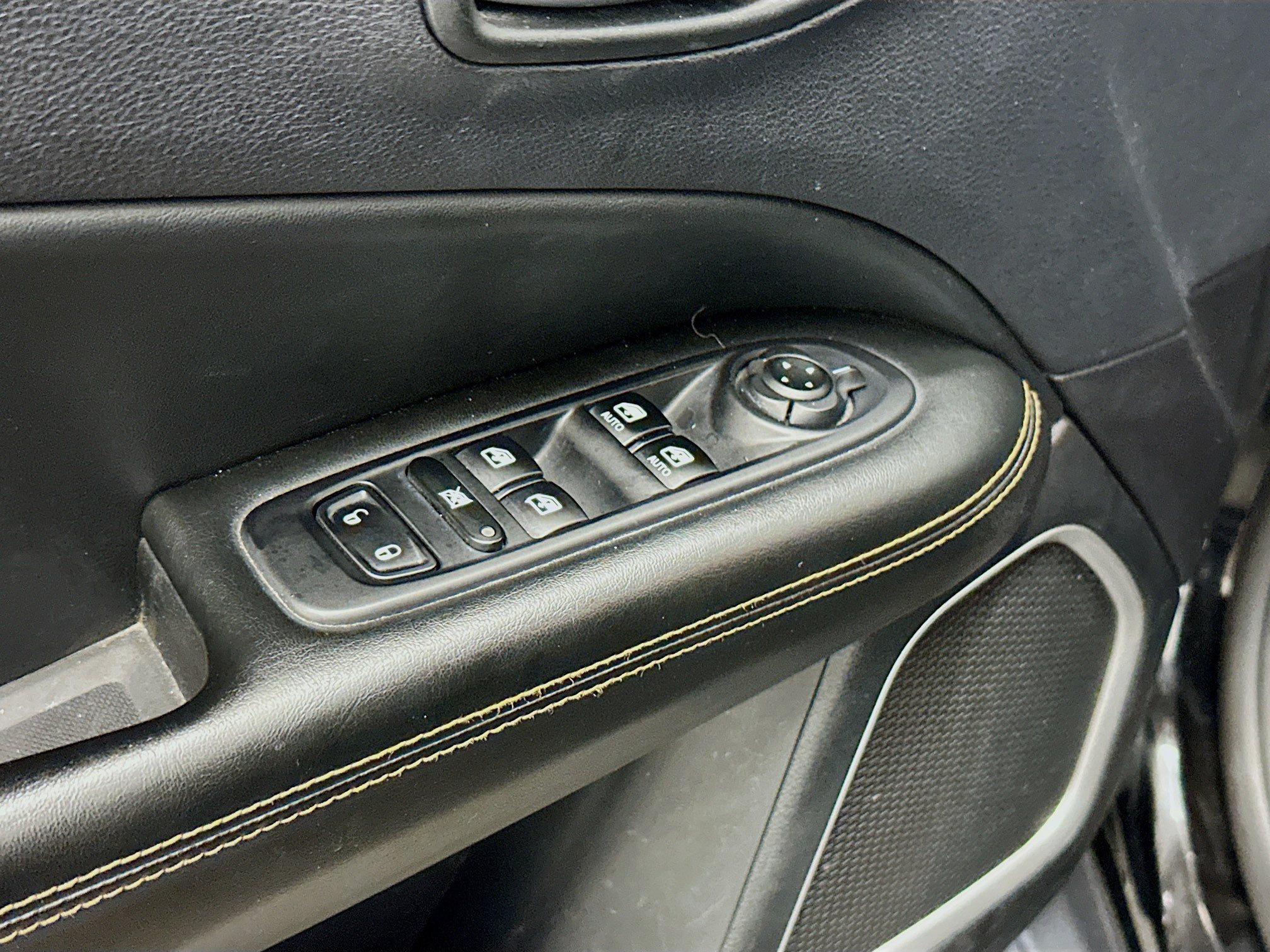 Used 2018 Jeep Compass Limited AWD/4WD image 15