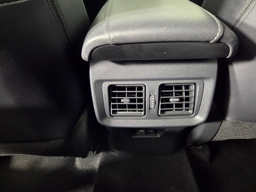 Used 2024 Toyota Venza XLE AWD/4WD image 27