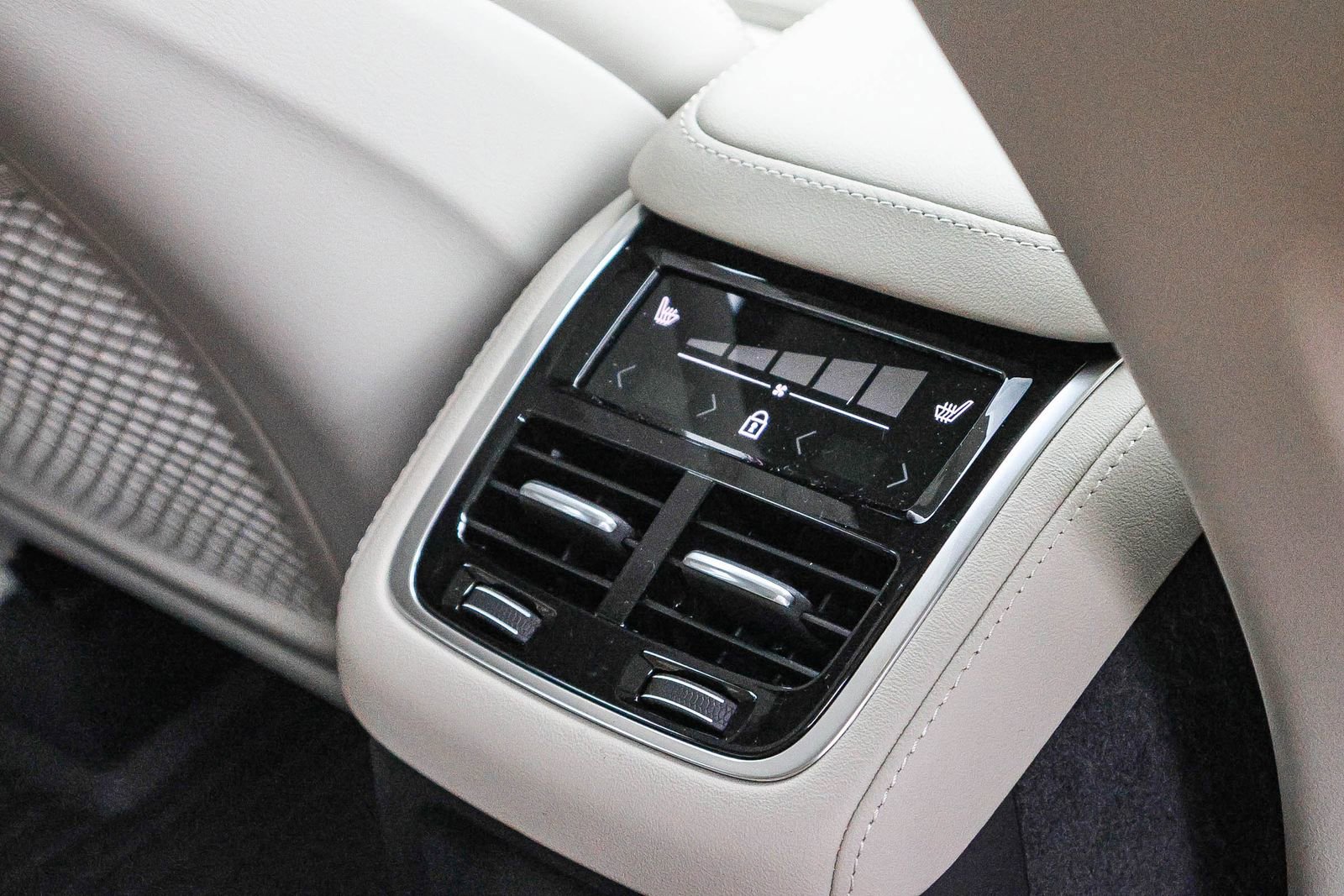 New 2026 Volvo XC90 T8 Ultra w/ Protection Package Premier image 22