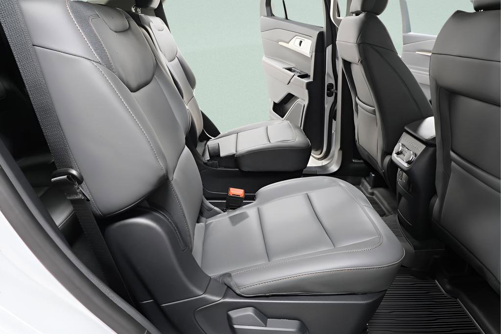 New 2026 Ford Explorer Active w/ Active Comfort Package image 29