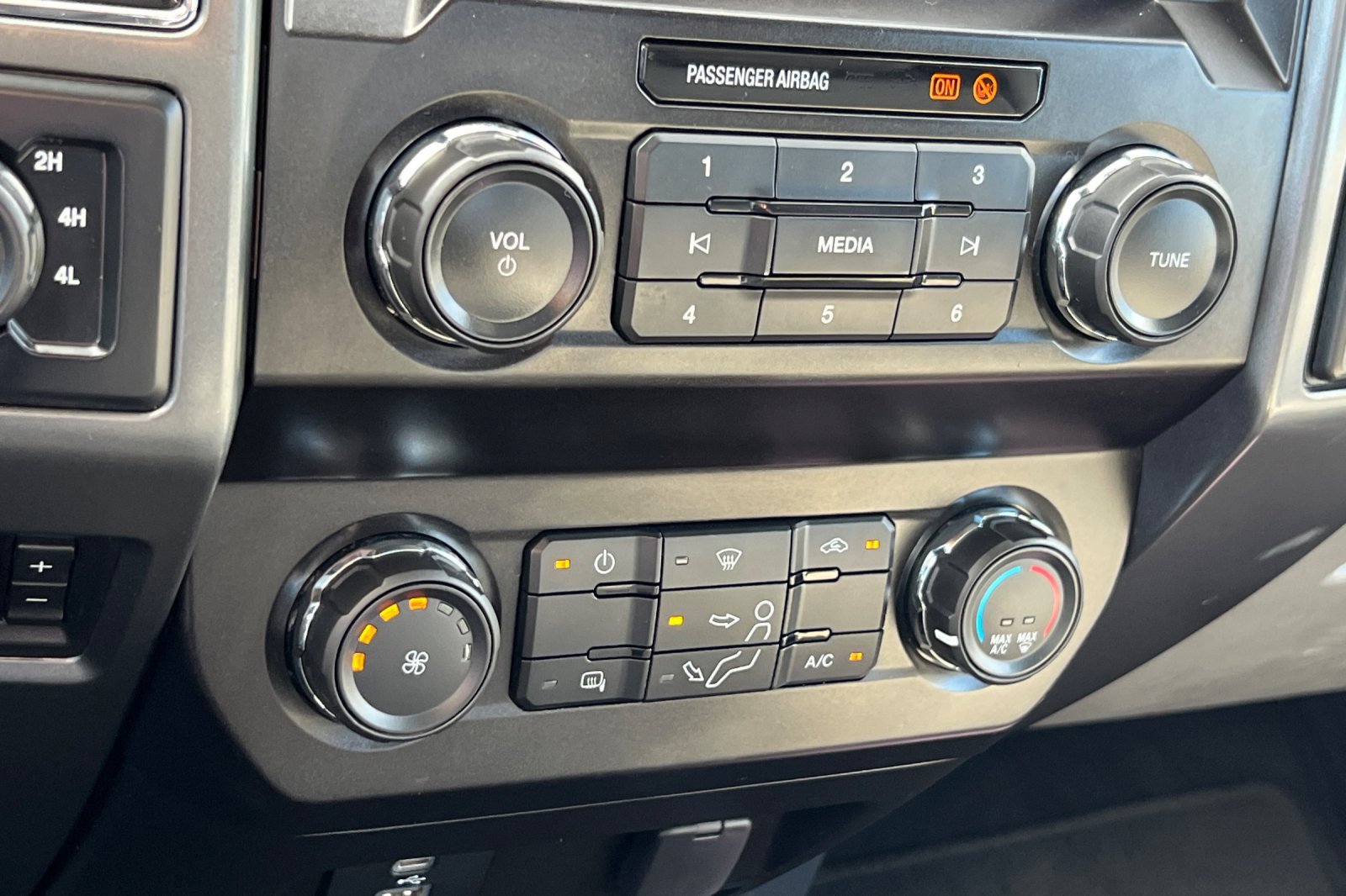 Certified 2022 Ford F550 4x4 Regular Cab Super Duty image 18