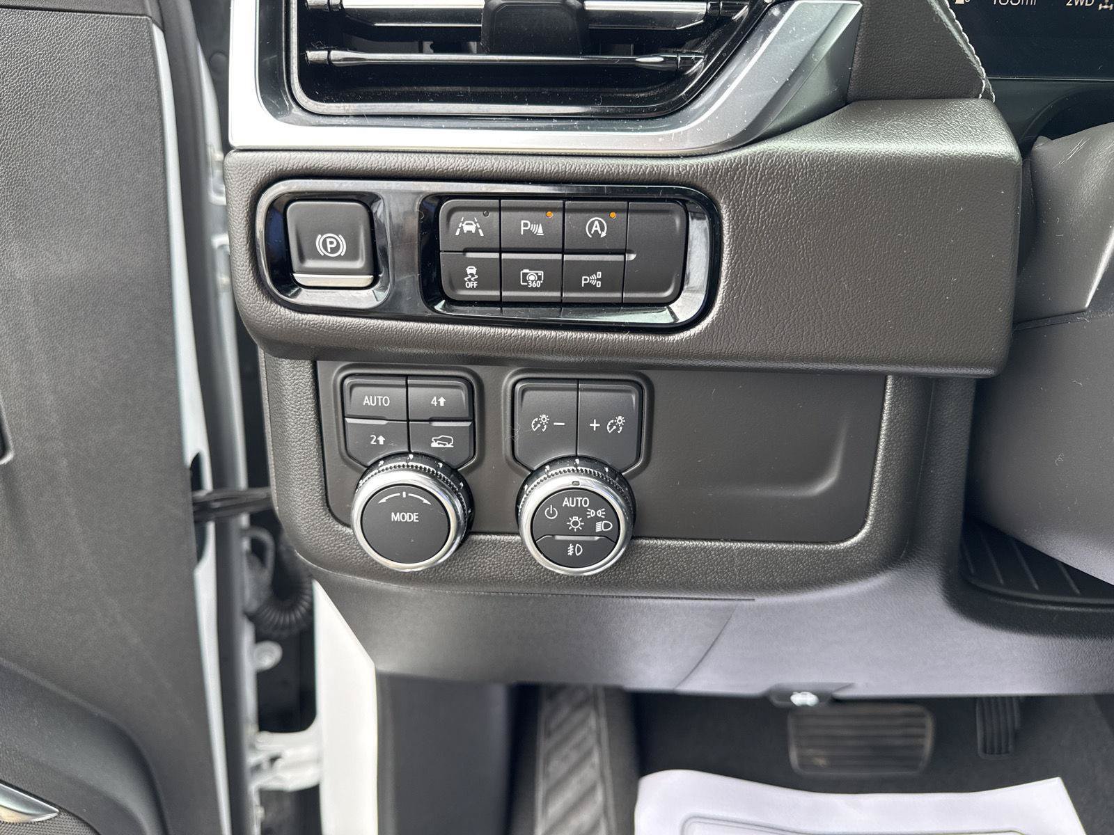Used 2025 GMC Yukon Denali AWD/4WD image 24