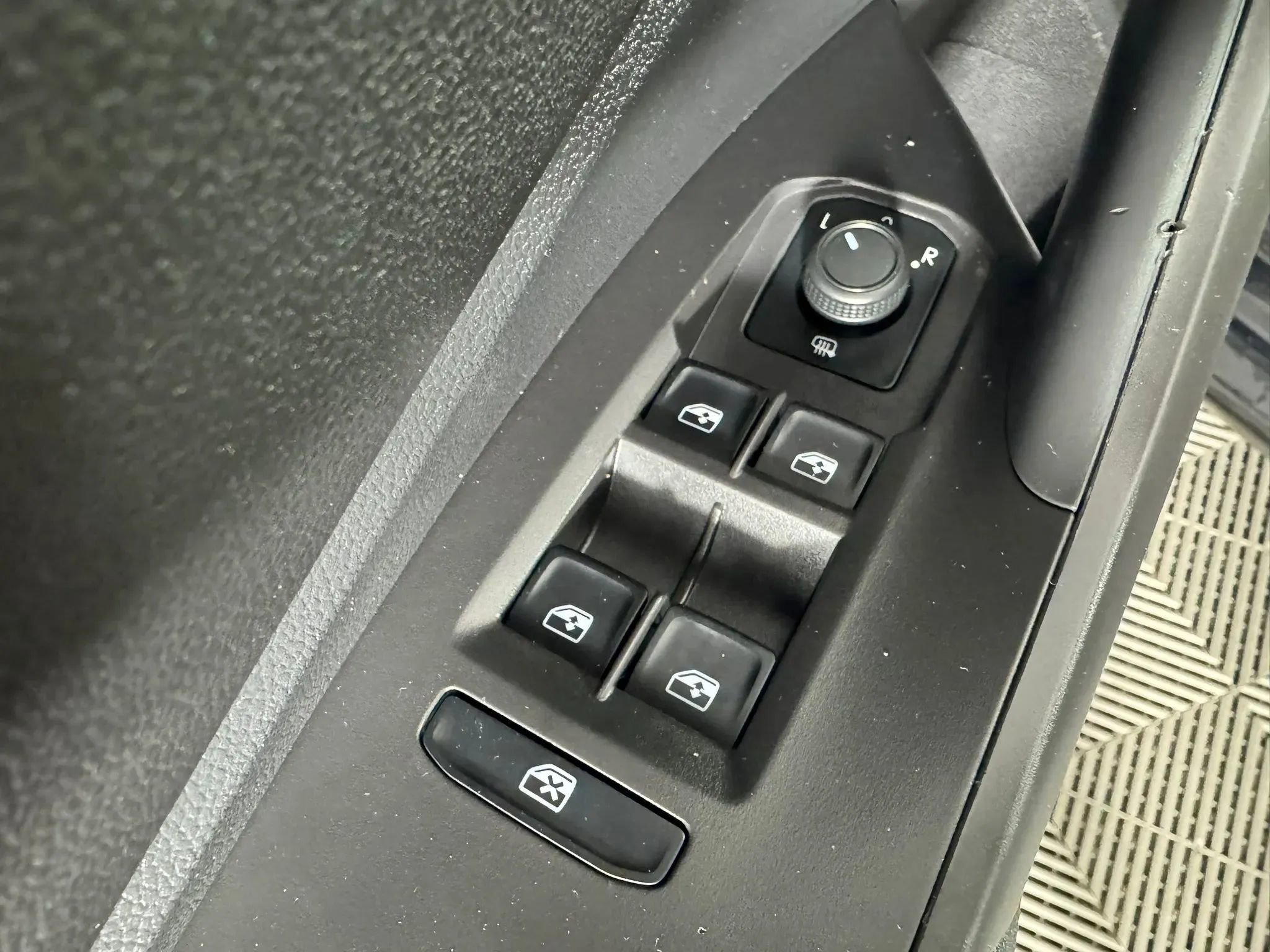 Used 2020 Volkswagen Jetta R-Line FWD image 38