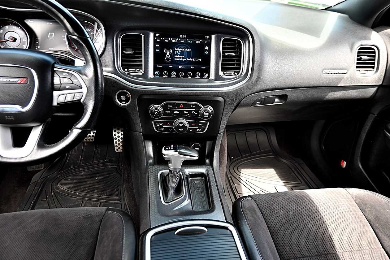Used 2017 Dodge Charger R/T Scat Pack w/ Technology Group RWD image 31