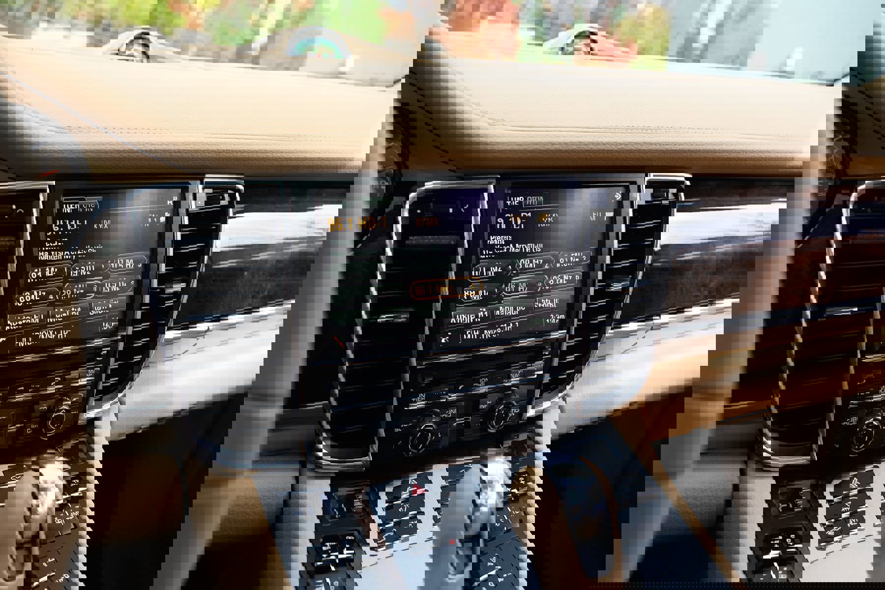 Used 2015 Porsche Panamera 4 image 25