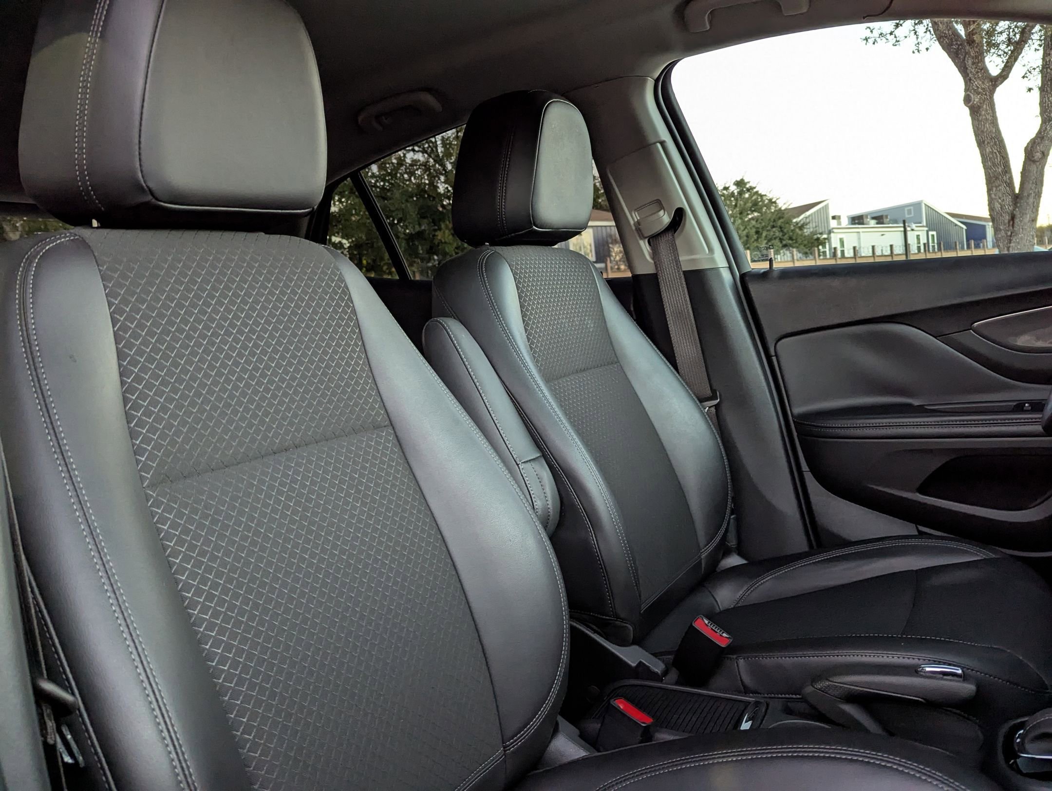 Used 2022 Buick Encore Preferred image 31