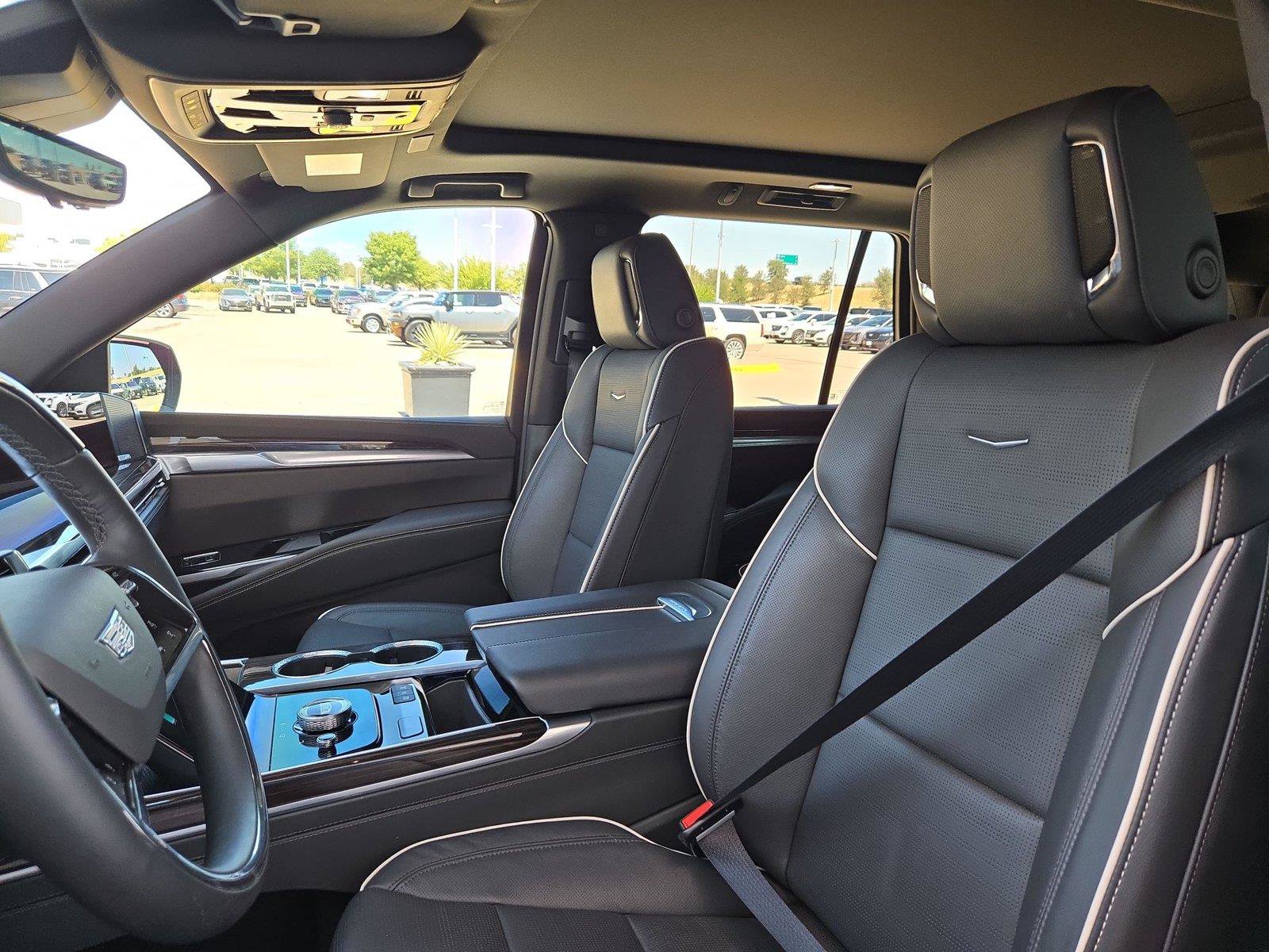 Used 2026 Cadillac Escalade Luxury w/ LPO, Floor Liner Package RWD image 27