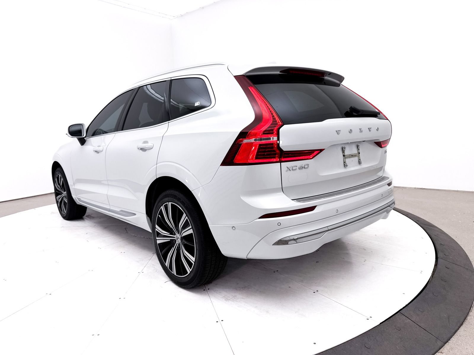 Used 2023 Volvo XC60 B5 Plus w/ Protection Package Premier FWD image 16
