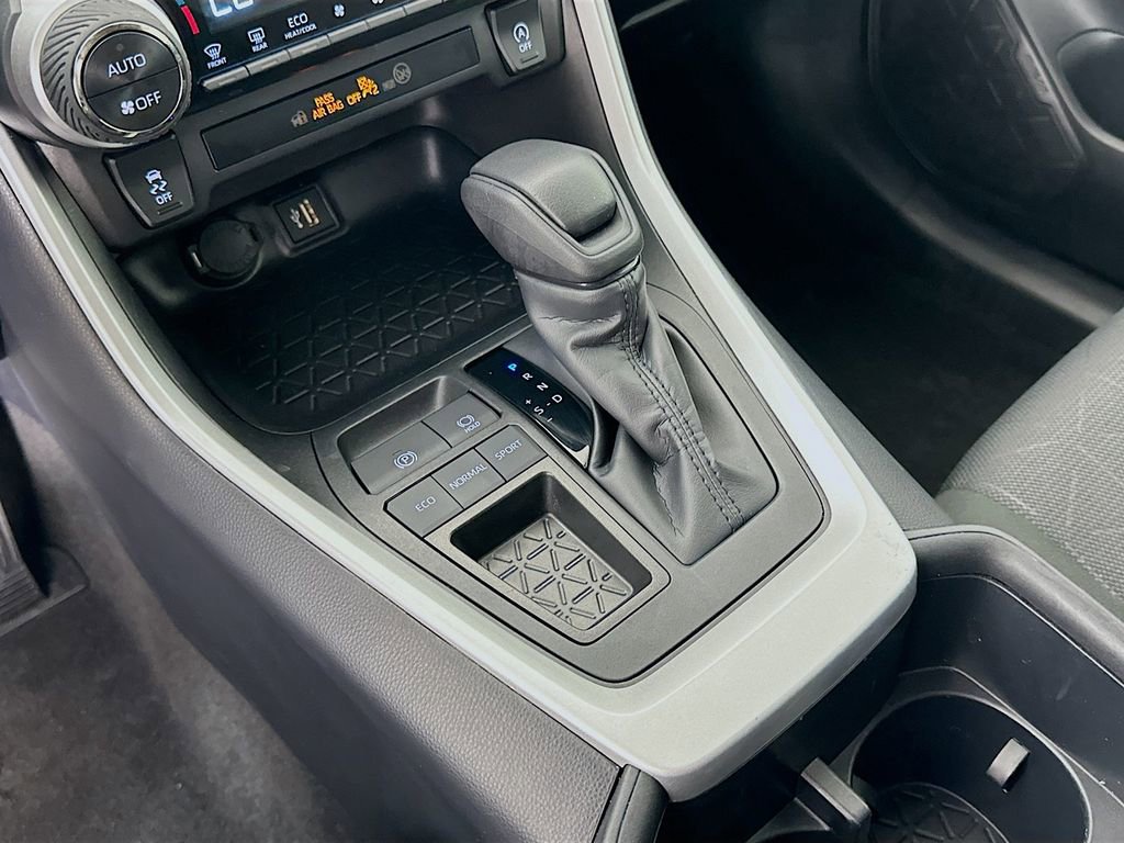 Used 2025 Toyota RAV4 XLE image 16