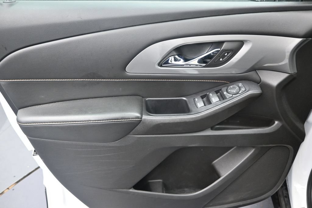 Used 2021 Chevrolet Traverse LS FWD image 11