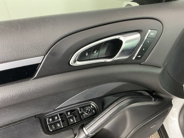 Used 2017 Porsche Cayenne AWD/4WD image 13
