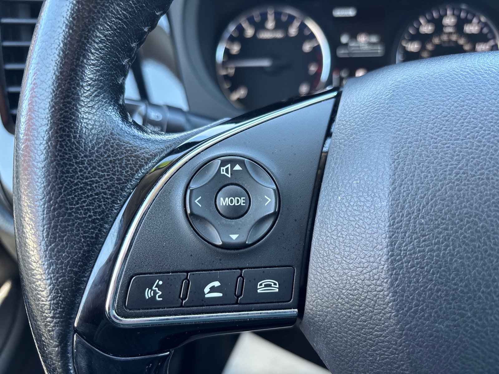 Used 2016 Mitsubishi Outlander SE AWD/4WD image 25