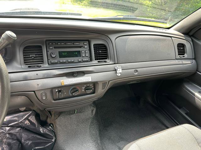 Used 2010 Ford Crown Victoria Police Interceptor image 15