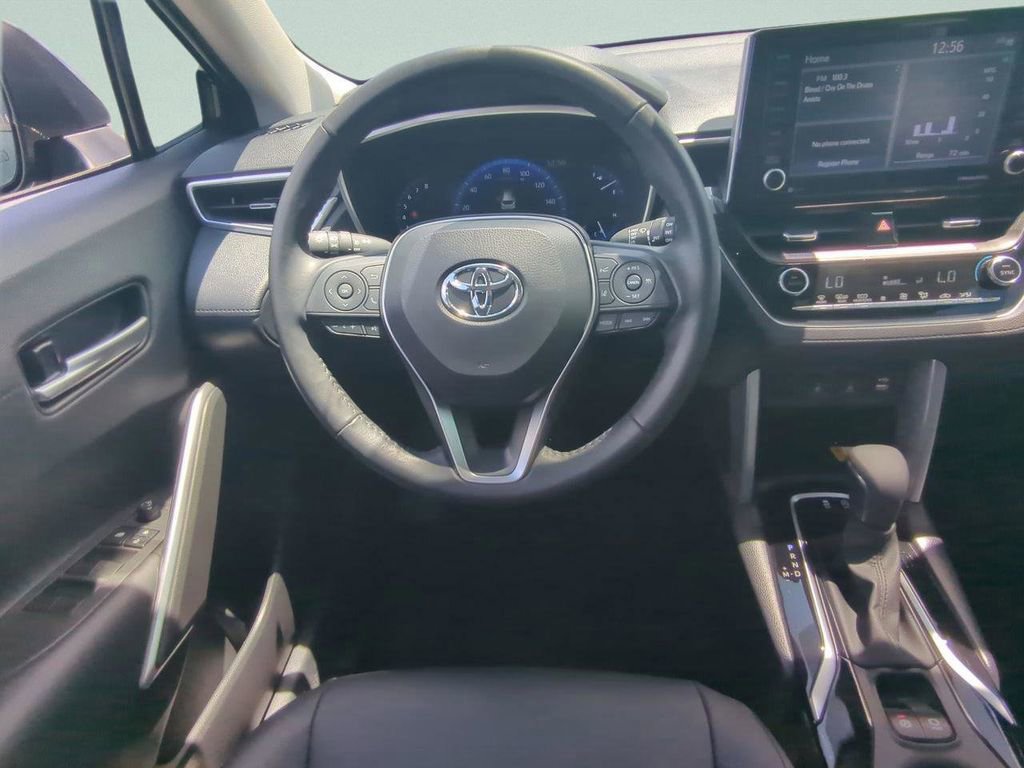 Used 2022 Toyota Corolla Cross XLE FWD image 13