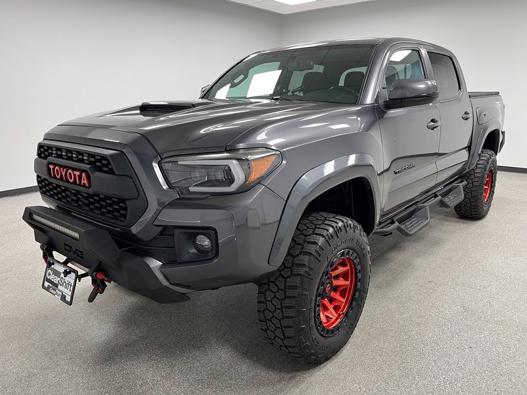 Used 2017 Toyota Tacoma TRD Sport w/ Tow Package (A/T) AWD/4WD image 4