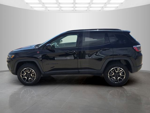 Used 2025 Jeep Compass Trailhawk image 7
