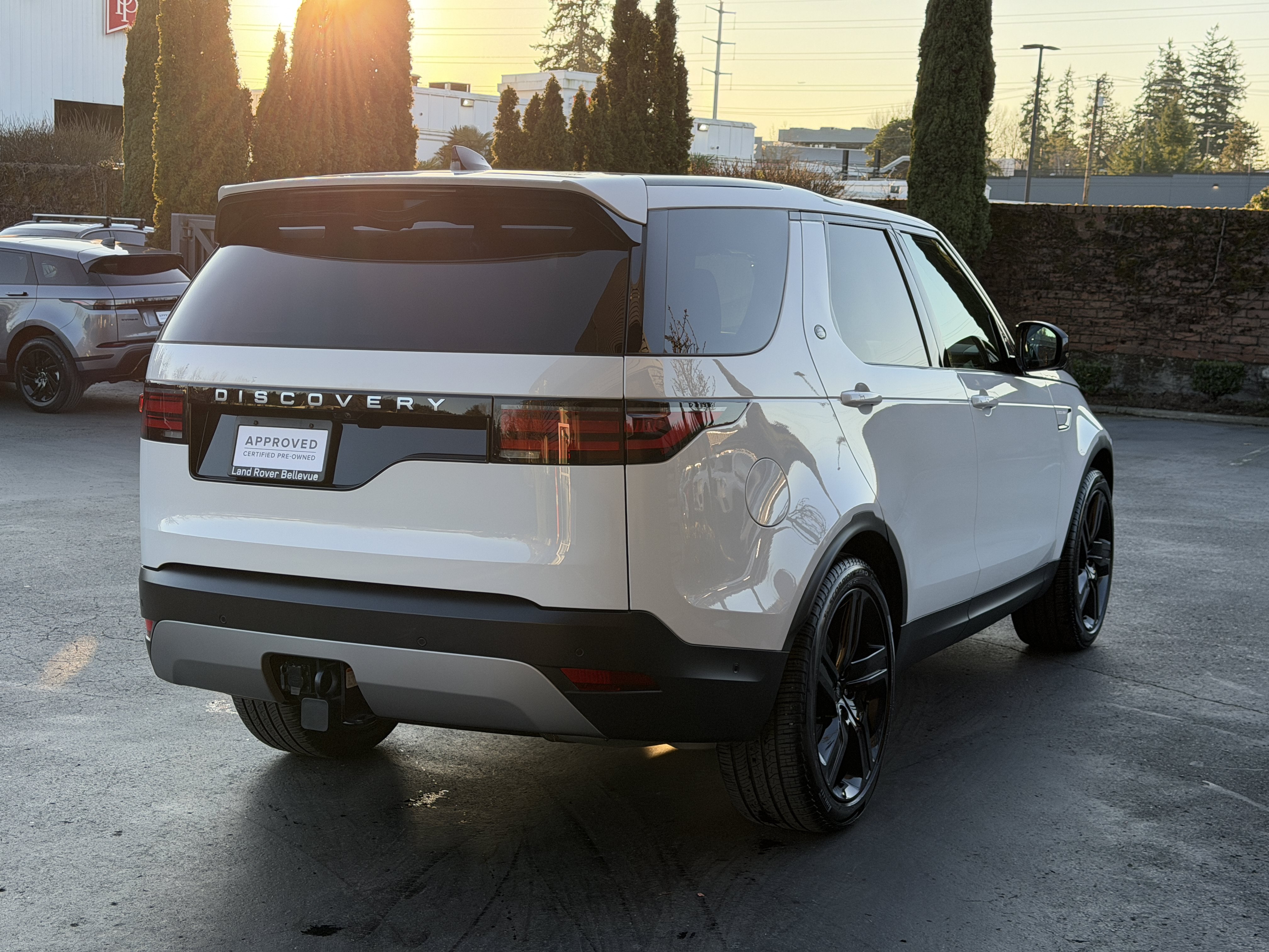 Certified 2025 Land Rover Discovery S AWD/4WD image 8