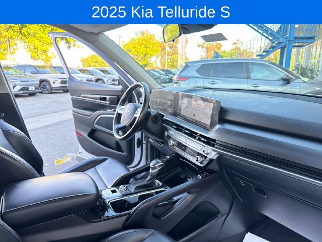 Used 2025 Kia Telluride S AWD/4WD image 35