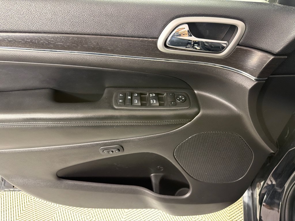 Used 2018 Jeep Grand Cherokee Limited AWD/4WD image 11