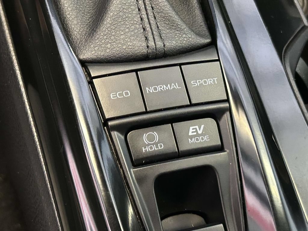 Used 2025 Toyota Camry SE w/ Convenience Package FWD image 20
