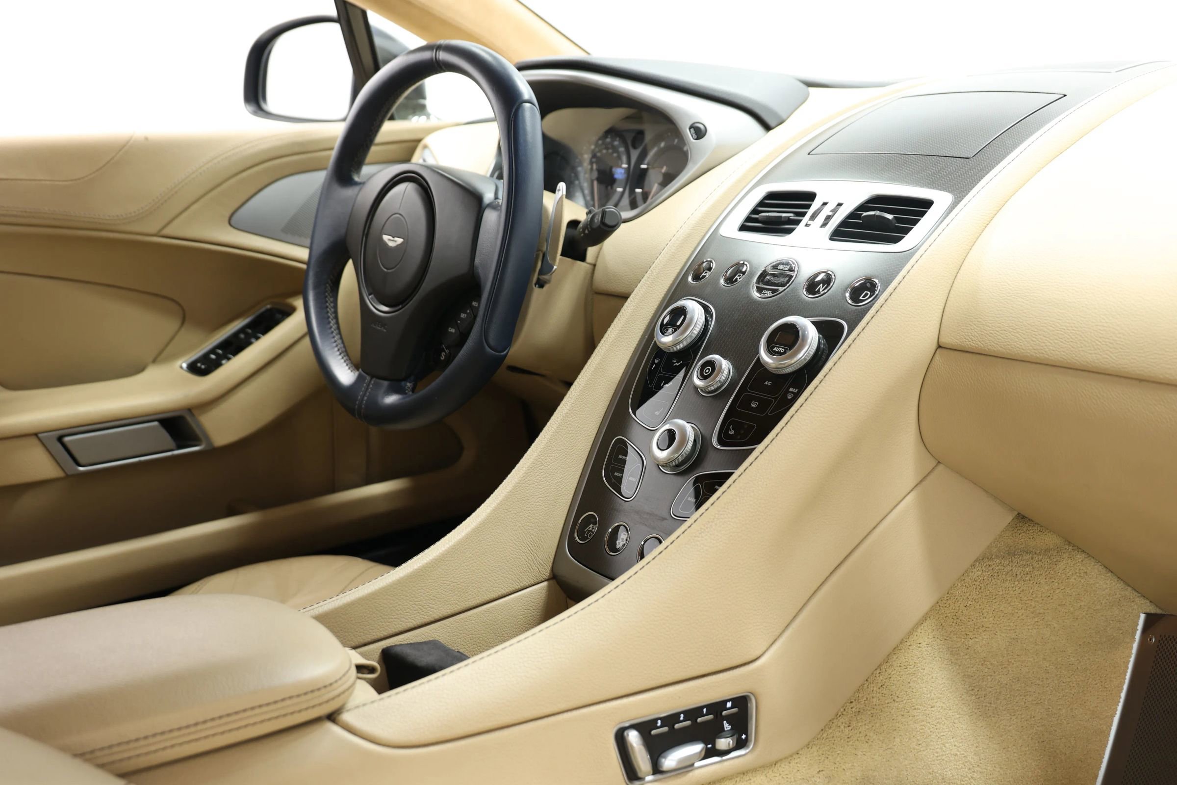 Used 2016 Aston Martin Vanquish Volante image 73