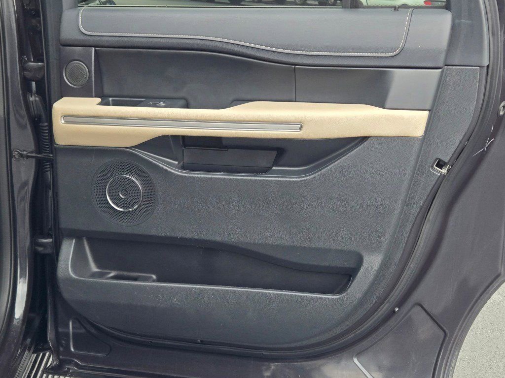 Used 2024 Ford Expedition Max Limited image 9