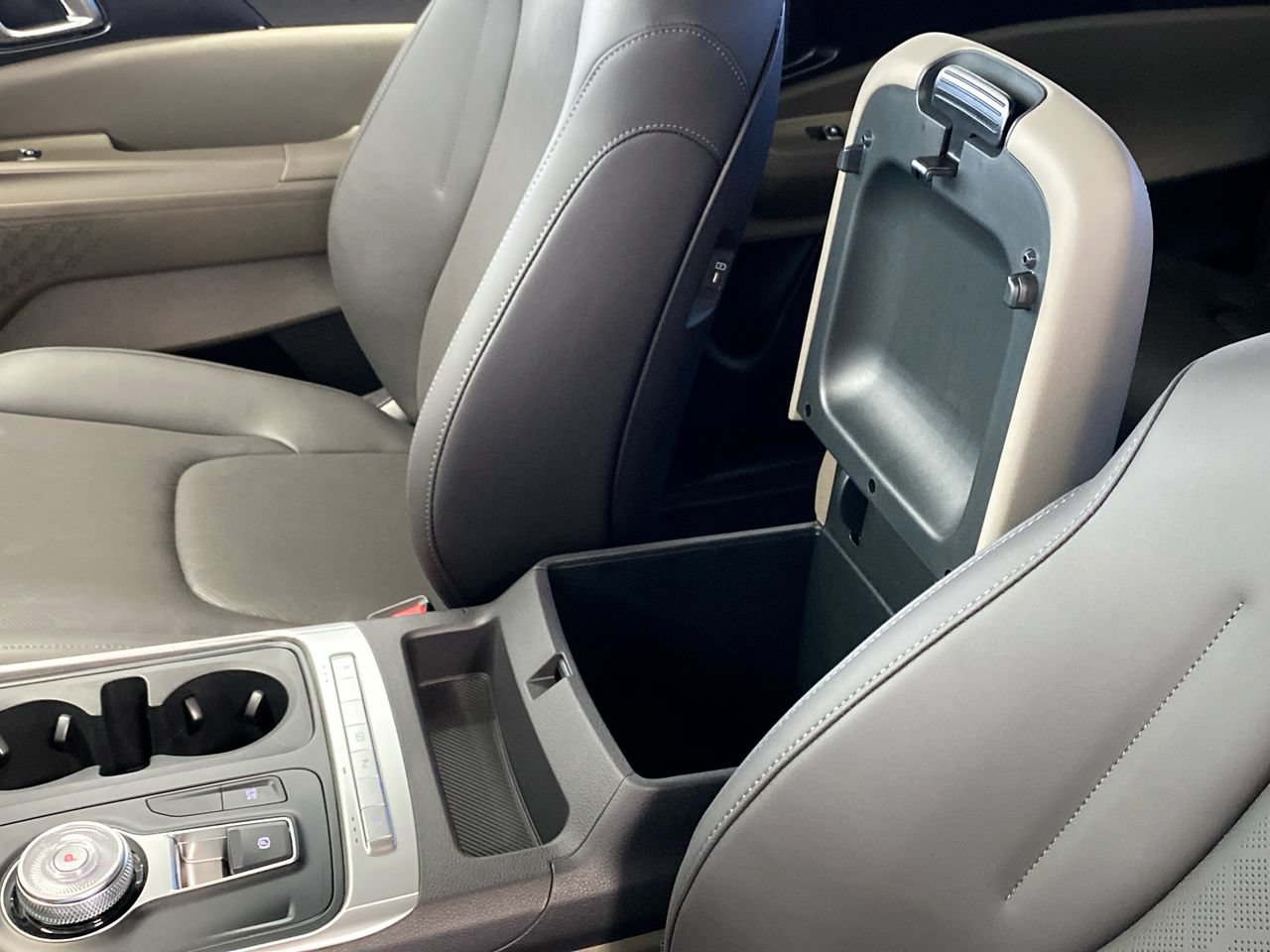 New 2027 Kia Carnival LXS FWD image 28