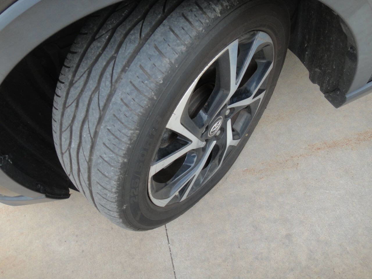 Used 2018 Toyota C-HR XLE image 18