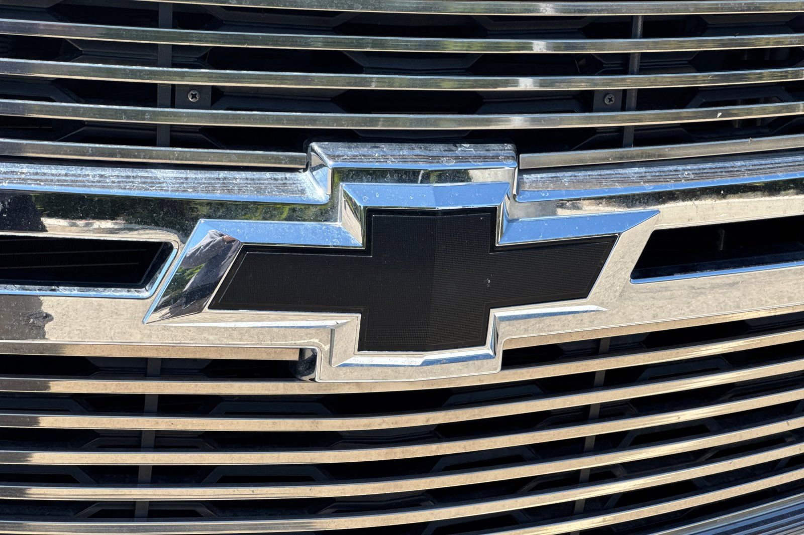 Used 2018 Chevrolet Suburban LT w/ Luxury Package RWD image 50