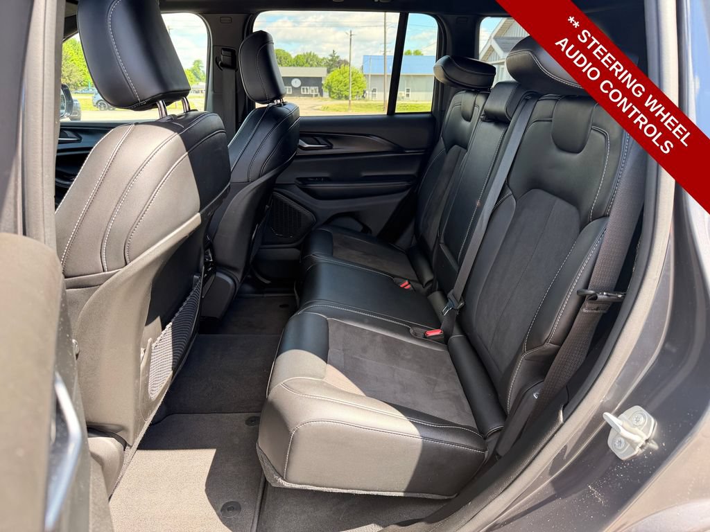 Used 2024 Jeep Grand Cherokee Altitude AWD/4WD image 17