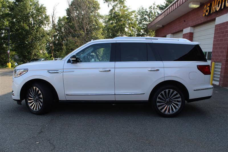 Used 2018 Lincoln Navigator Reserve w/ Technology Package AWD/4WD image 2