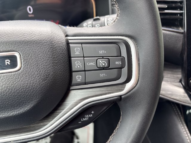Used 2023 Jeep Wagoneer Series II AWD/4WD image 12
