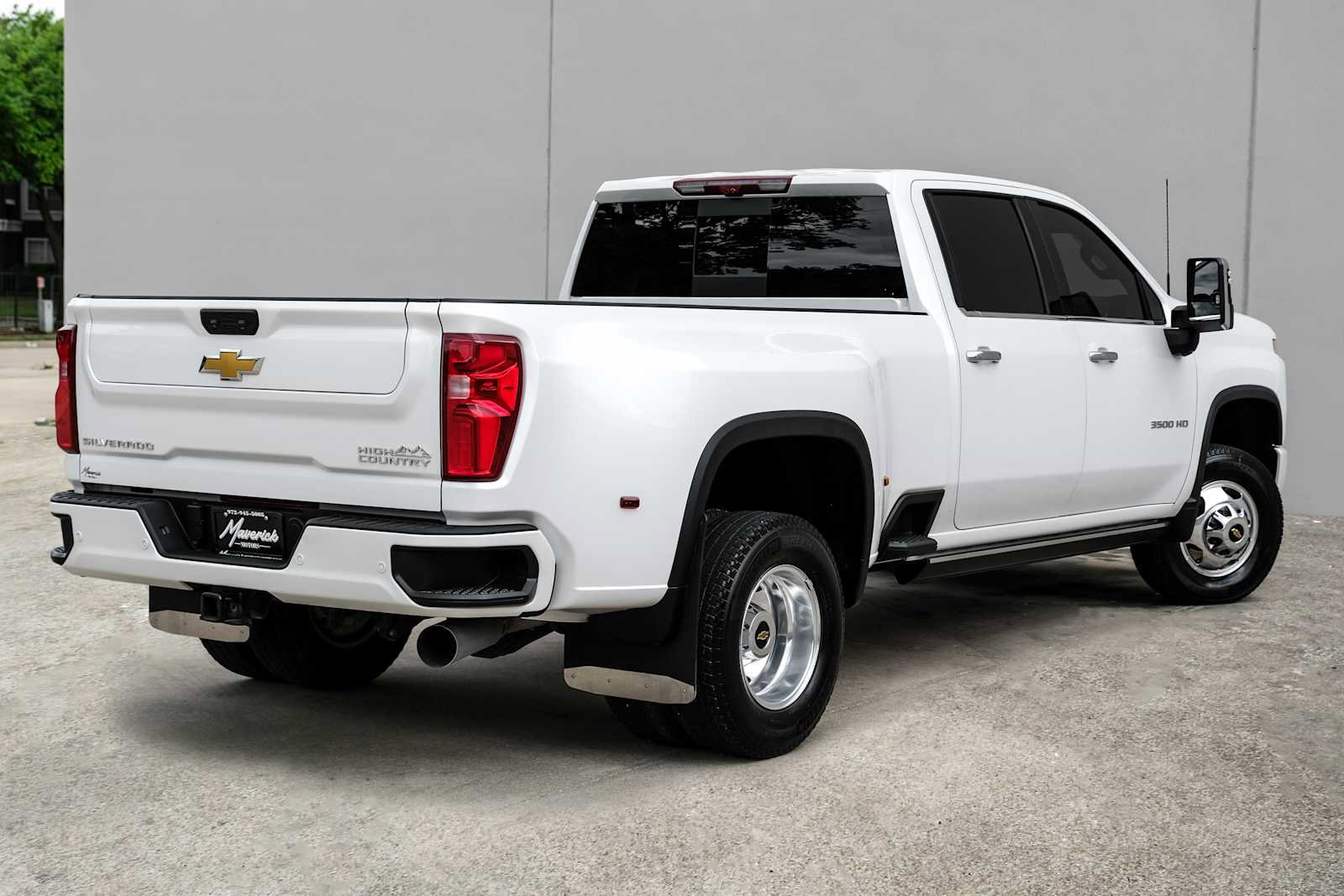 Used 2022 Chevrolet Silverado 3500 High Country AWD/4WD image 9
