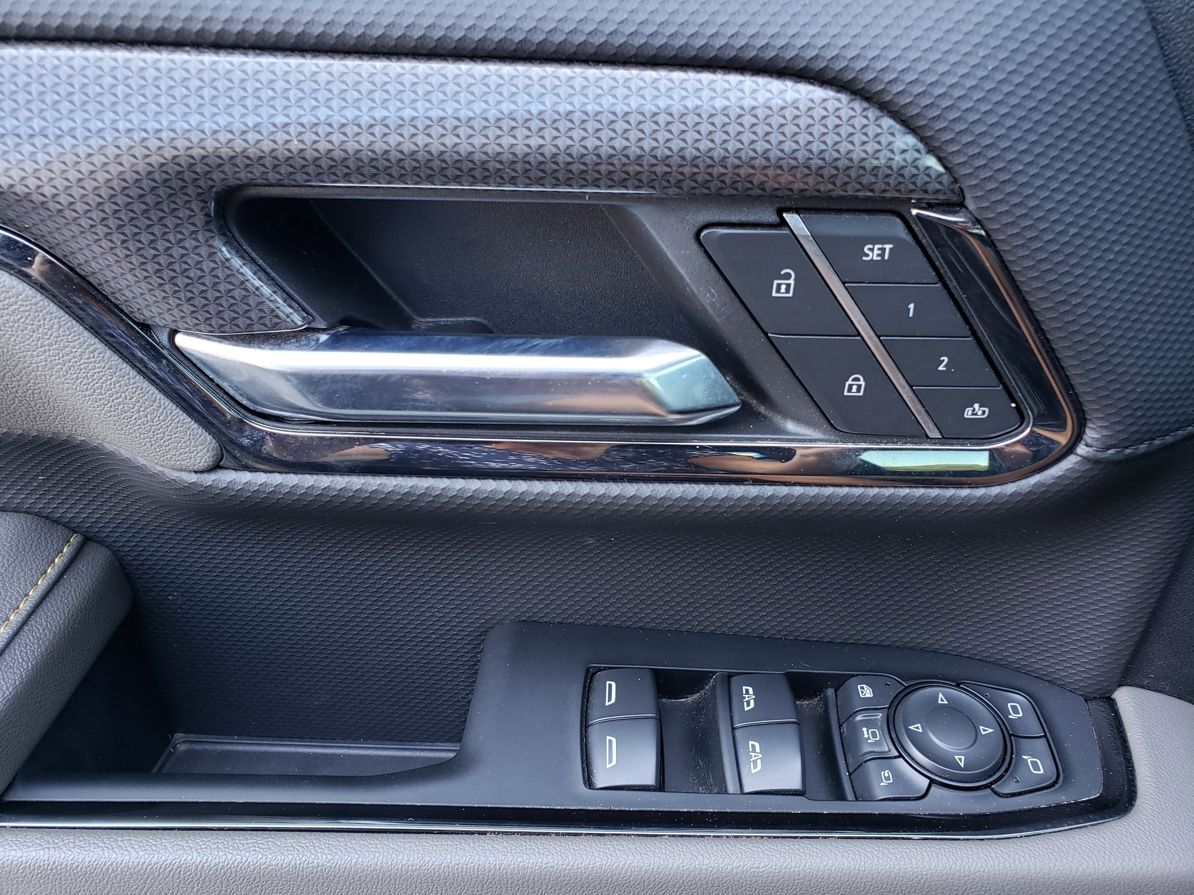 Used 2024 Chevrolet Silverado 2500 ZR2 w/ Technology Package image 14