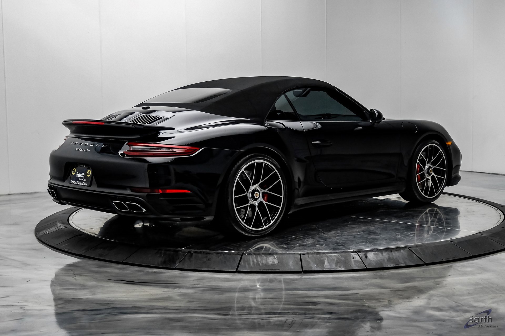 Used 2019 Porsche 911 Turbo image 18