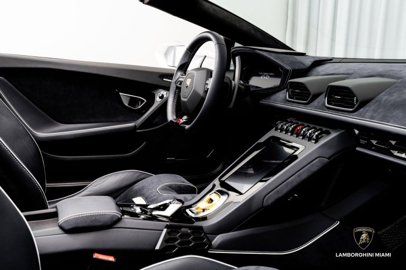 Used 2024 Lamborghini Huracan EVO image 48