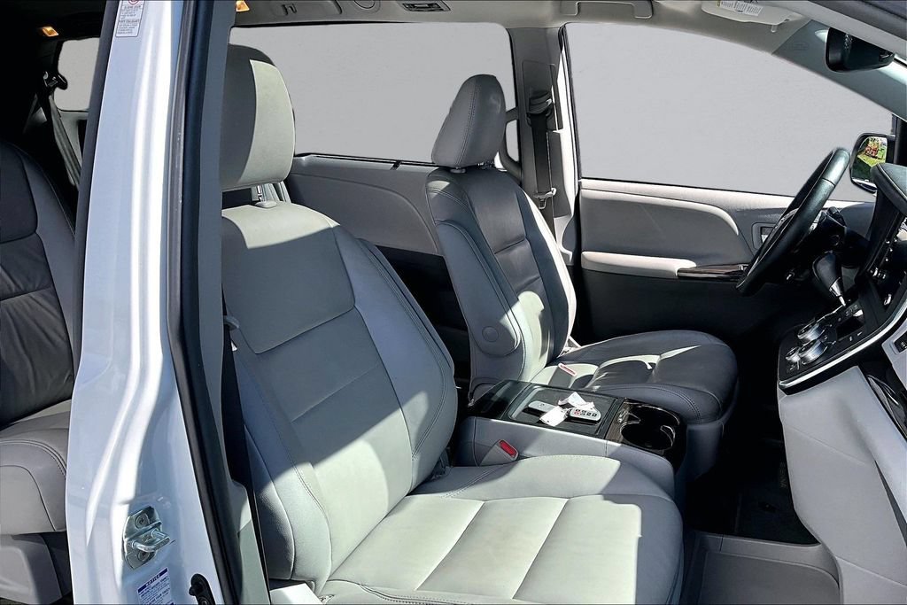 Used 2018 Toyota Sienna XLE AWD/4WD image 31