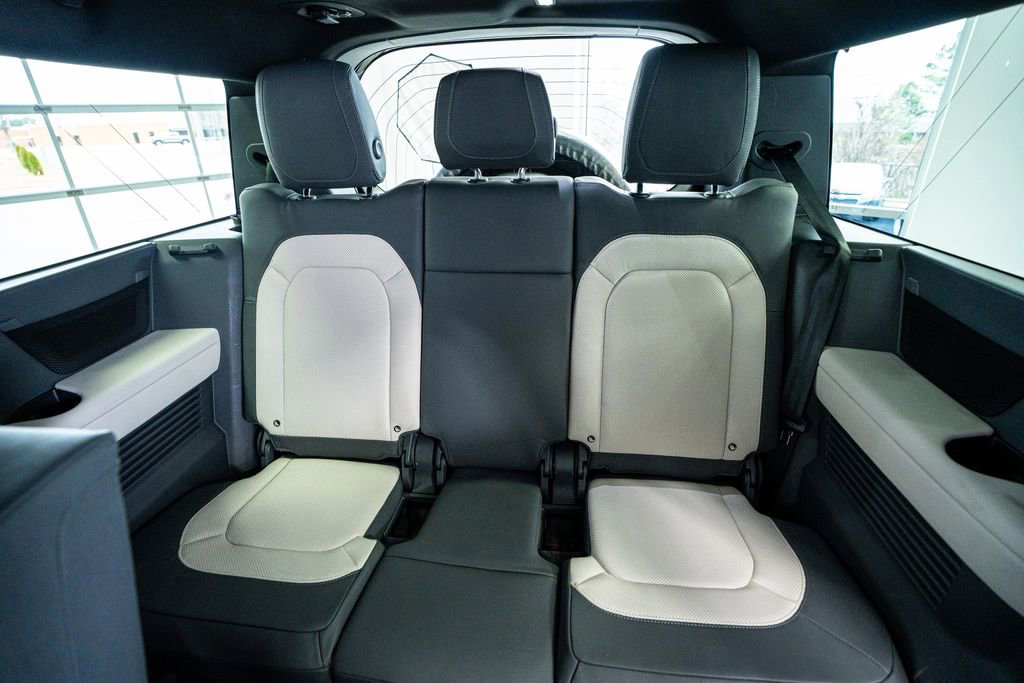 Used 2023 Land Rover Defender 130 X-Dynamic SE image 58