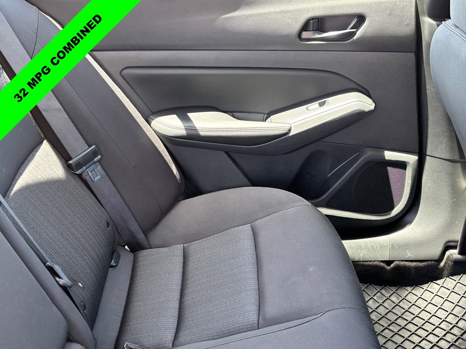 Used 2025 Nissan Altima 2.5 SV FWD image 11