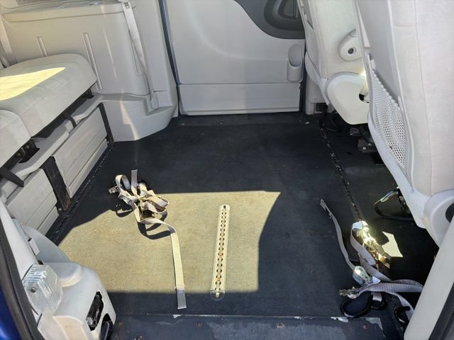 Used 2013 Dodge Grand Caravan SXT FWD image 16
