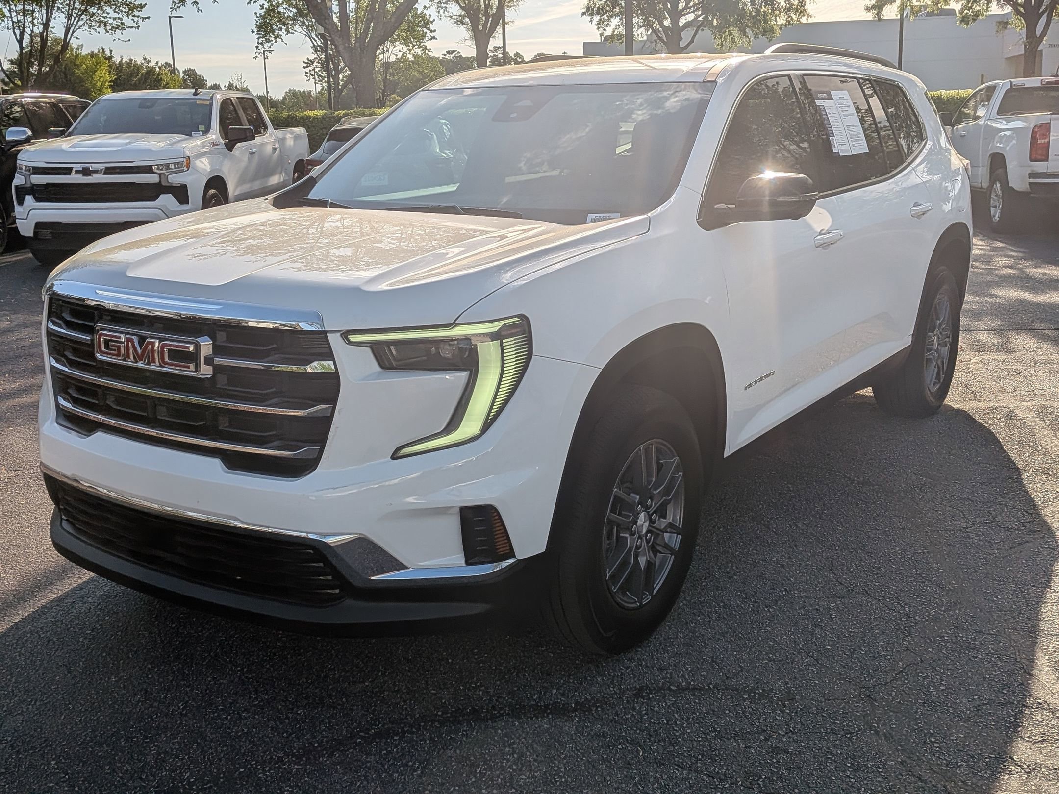 Certified 2025 GMC Acadia Elevation AWD/4WD image 5