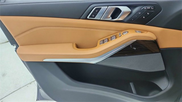 Used 2025 BMW X7 xDrive40i w/ Executive Package image 39