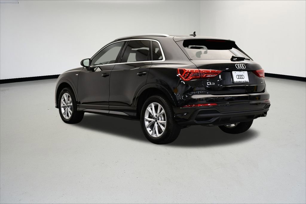 Used 2025 Audi Q3 2.0T Premium w/ Convenience Package image 3