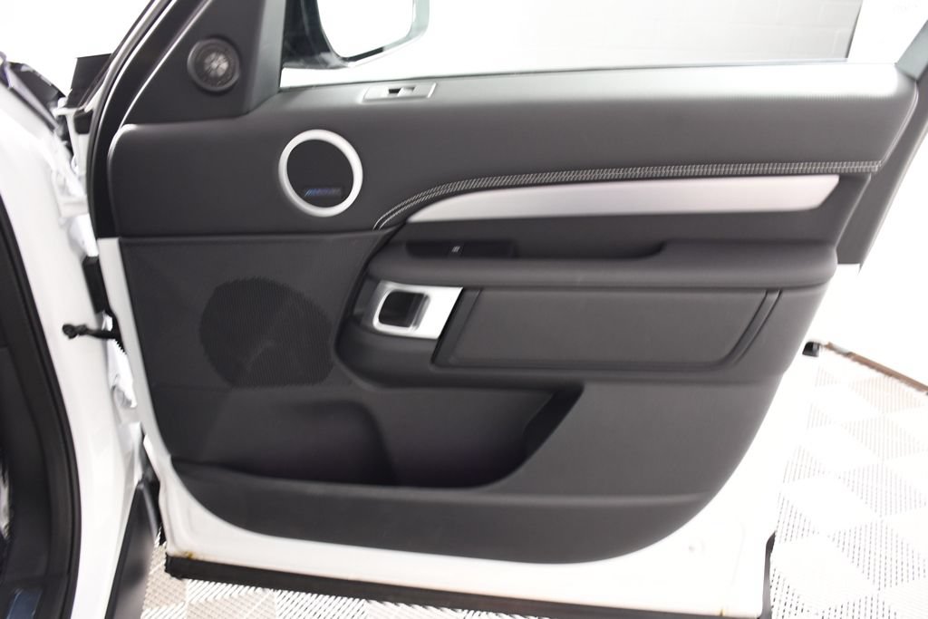 Used 2025 Land Rover Discovery Dynamic SE AWD/4WD image 18