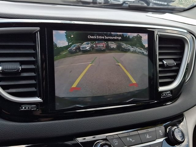 Used 2024 Chrysler Pacifica Touring-L FWD image 32