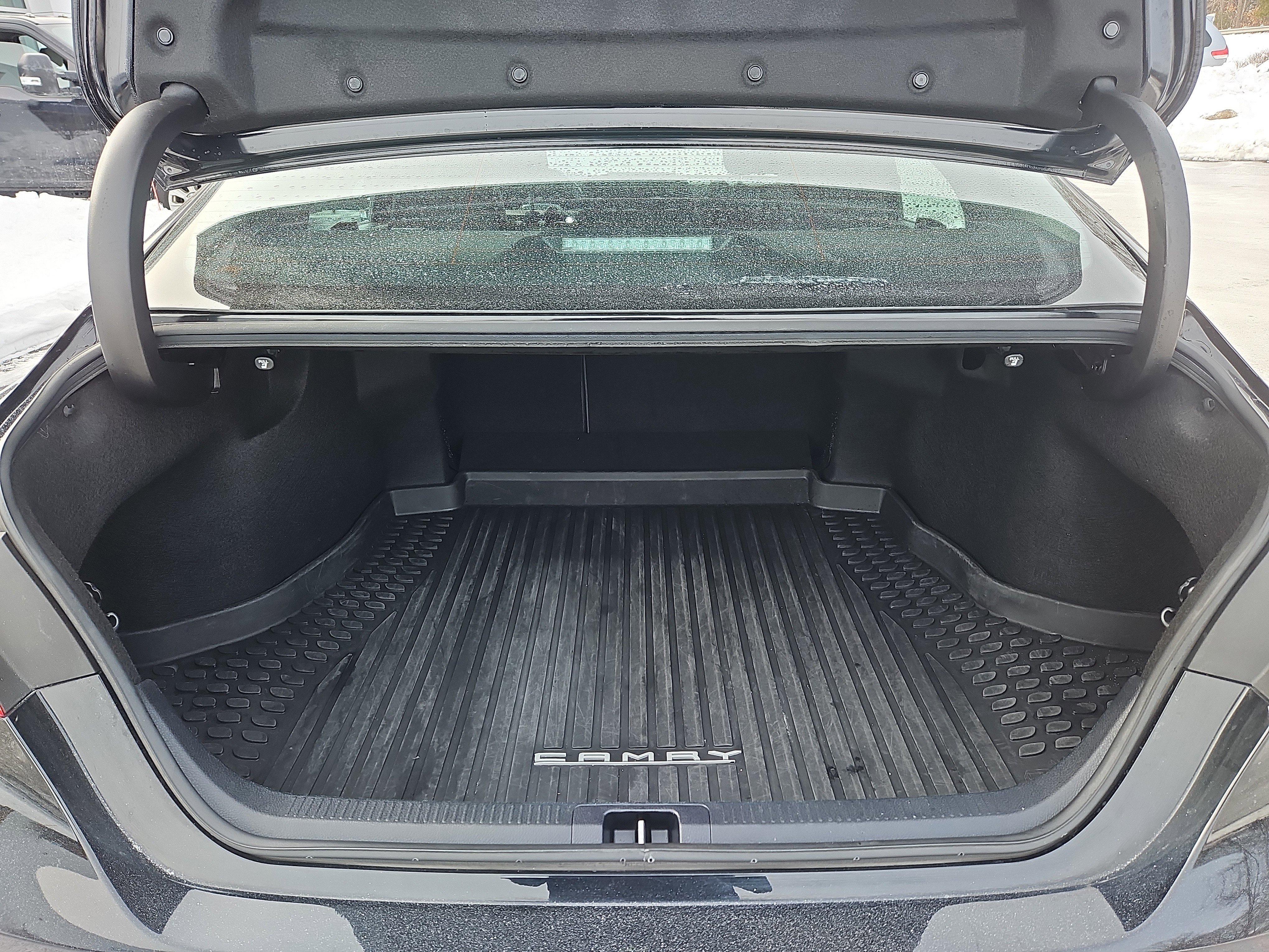 Used 2022 Toyota Camry SE image 31