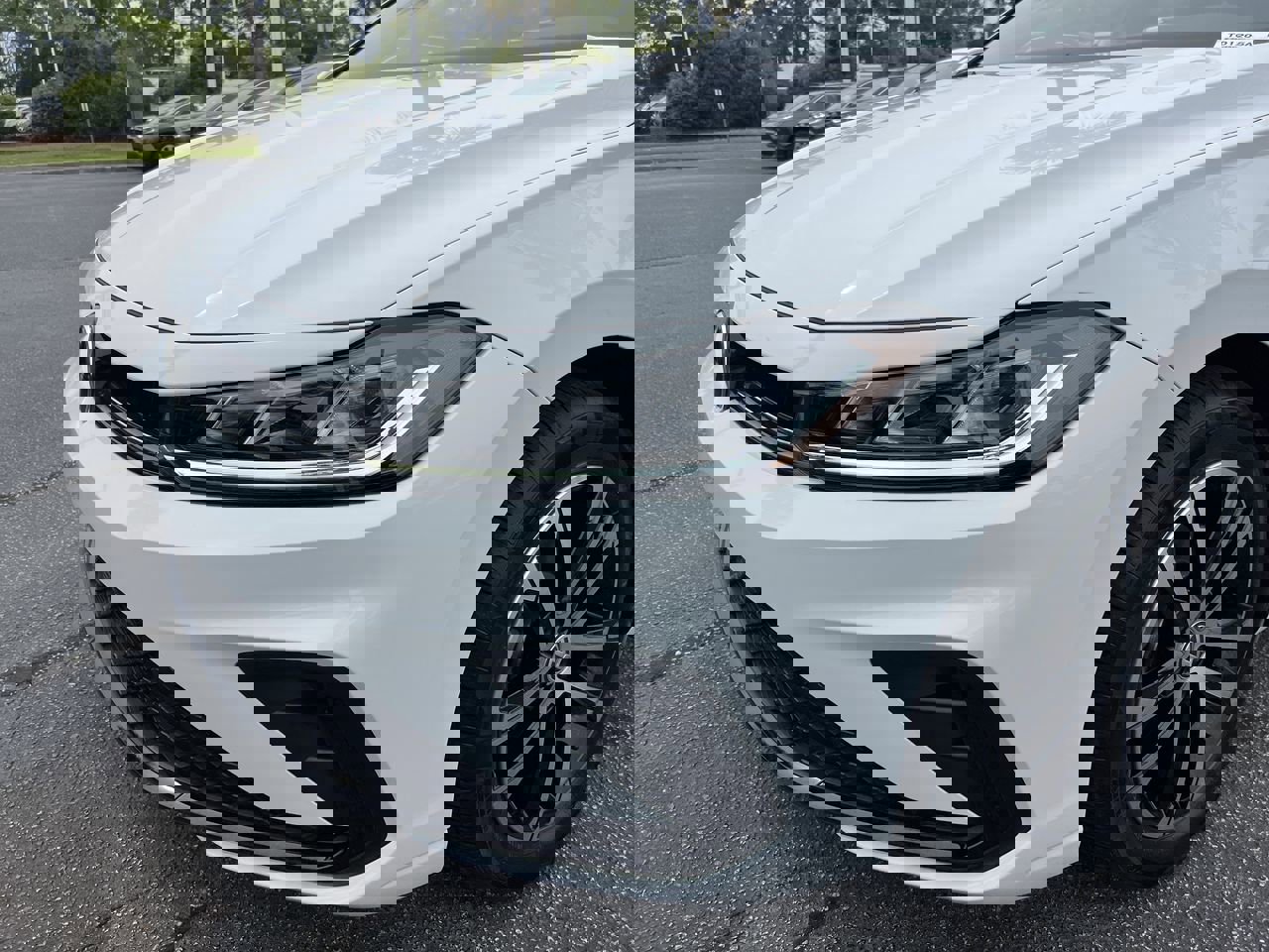 Used 2025 Volkswagen Jetta Sport image 6